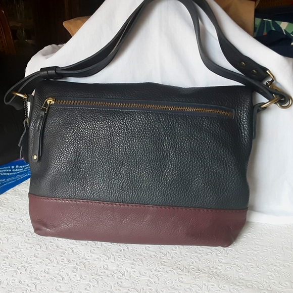 $$$ SALE $$$ NEW Roots Navy & Wine Pebbled Leather - Picture 3 of 13